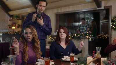 Now, what is that,
like a, like a cranberry sauce? - Christmas on the Menu