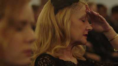 Now, would you please stand
as we say, together, the words - Sharp Objects