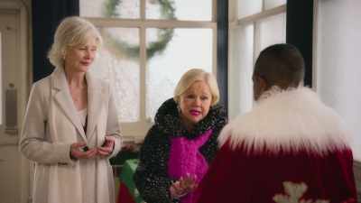 Now, if you can't see
these kids, I understand. - Holiday Mismatch