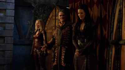 Now, if you ladies
could step into these boxes... - Legend of the Seeker