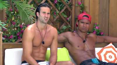 Now that you and Rachel
are getting on so, - Love Island