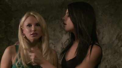 Now, you're going to forget
 everything you saw here. - Haunted Hotties