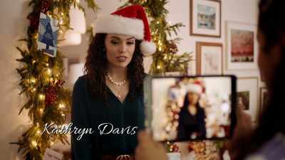 Now, if you're new
to Six Degrees, - Six Degrees of Santa
