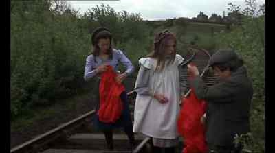 - Now.
- You're not going to tear them, Pete? - The Railway Children