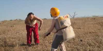 -Now you've got it. Good onya!
-(LAUGHS) - A Sunburnt Christmas