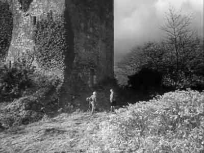 Now's my chance
to see the castle. - I Know Where I'm Going!