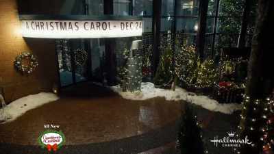 Nu a vrut să plece.
Eu i-am spus s-o facă. - A Dickens of a Holiday!