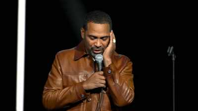 Nu e aici acum. Mă ocup eu de telefon. - Mike Epps: Ready to Sell Out
