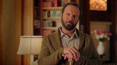 - Nu-i aşa, ursuleț?
- Da, eşti foarte amabil, scumpule. - Lease on Love