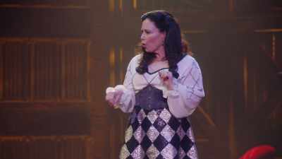 Nu m-a rănit, trădat. A fost mereu frumos. - Alex Borstein: Corsets & Clown Suits