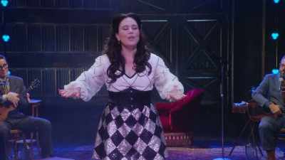 Nu. Nu vreți egalitate, vreți echitate. - Alex Borstein: Corsets & Clown Suits