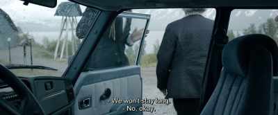 - Nu stãm mult.
- Nu, bine. - Sami Blood