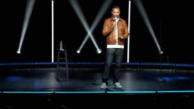 Nu știm dacă au folosit un deget.” - Mike Epps: Ready to Sell Out