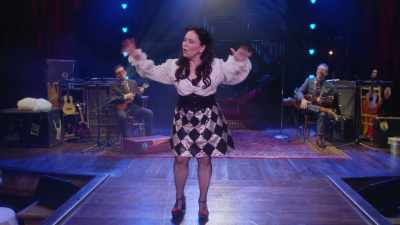 Nu vorbeam serios. Nu sunt blazată. - Alex Borstein: Corsets & Clown Suits