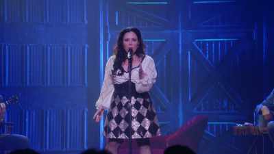 Numele meu este Linda Hamilton - Alex Borstein: Corsets & Clown Suits