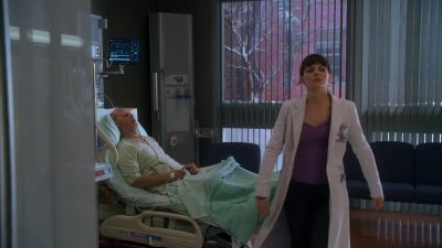- Nurse!
- Yes. - House