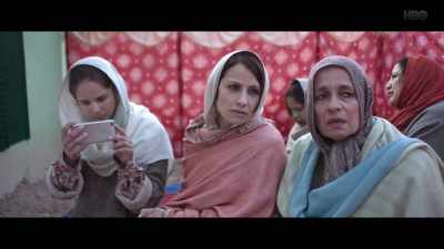 Ożenił? Skądże. Jak miałby się ożenić? - No Fathers in Kashmir