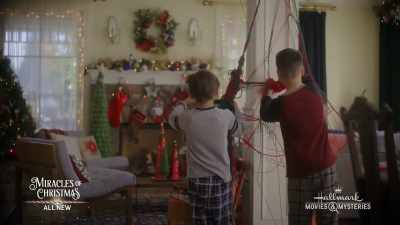 O Hudson veste a roupa do avesso - Christmas for Keeps