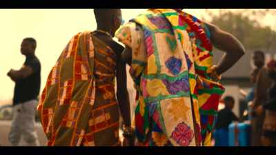 O kente é um tecido muito colorido. - Pentatonix: Around the World for the Holidays