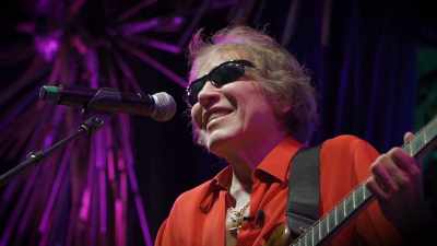 - O komikti - Jose Feliciano: Behind This Guitar