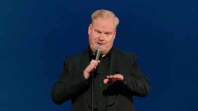 O programa começaria com dois corpos
idênticos um ao lado do outro. - Jim Gaffigan: Dark Pale