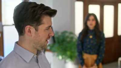 - O să ne vindem, ca în publicitate.
- Da. Exact. - Lease on Love