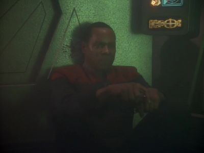 - O'Brien to Sisko.
- Chief, you're all right? - Star Trek: Deep Space Nine