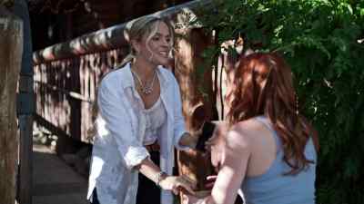 - Obviously you didn't see me.
- Look, I know the waitress. - The Bear Lake Murders