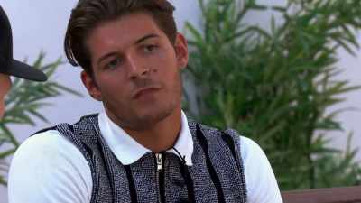 ‐Obviously I've got...
‐ALEX: If you had
the bollocks - Love Island
