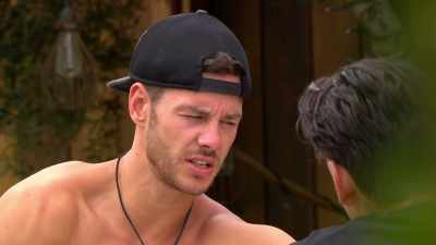 Obviously on paper
he's her type - Love Island