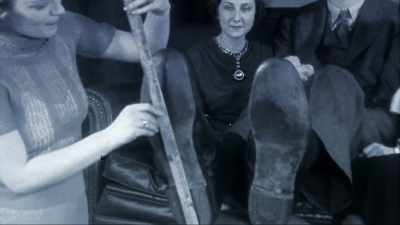 - Obviously, Robert Wadlow
is not gonna be walking - The UnBelievable with Dan Aykroyd
