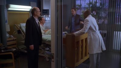 Obyedkov: Dr. Foreman,
I thought we were being discharged. - House