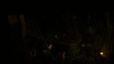Octavia: Hurry.
She can't breathe. - The 100