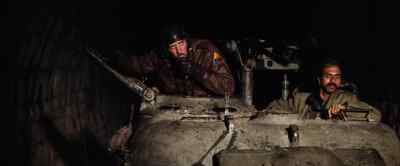 ODDBALL: Take it easy, take it easy.
Take it easy. Okay, hold it. Hold it. - Kelly's Heroes