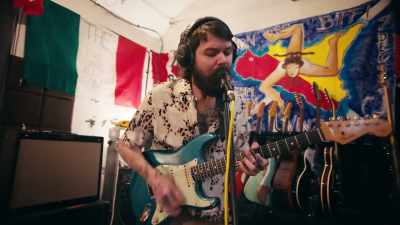 ♪ Of course, you didn't know, of
course, you didn't care ♪ - Biffy Clyro: Cultural Sons of Scotland