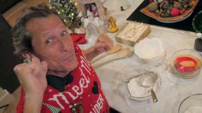 Of course,
we're gonna add the raw sugar, - Make or Bake Christmas