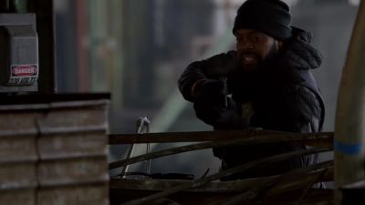 - Offender down! - Chicago P.D.