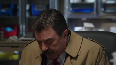 Officer Davis is out of surgery. - Blue Bloods