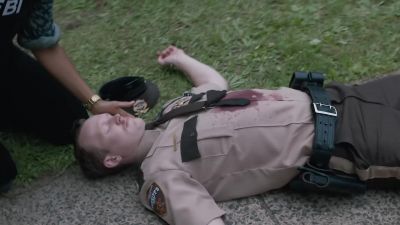 - Officer down.
Get the EMTs up here. - FBI: Most Wanted