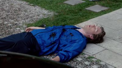Officer down! Send me
a medevac helicopter right now! - The Mentalist
