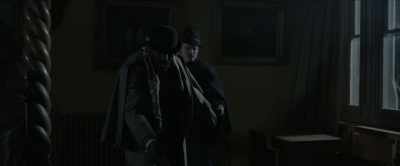 [officer gasps]
[blow thuds] - Fear the Invisible Man
