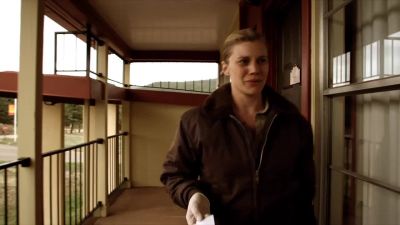 Officer, I'm the manager here... - Longmire