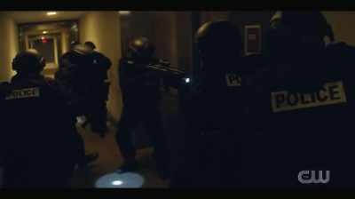 [OFFICER SHOUTS COMMAND] - Kung Fu