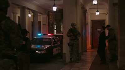 OFFICER: This way. - Ransom