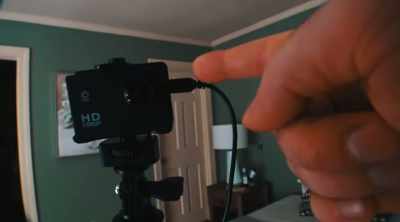 Og der kommer et kabel ud af dem, - The Blackwell Ghost 2
