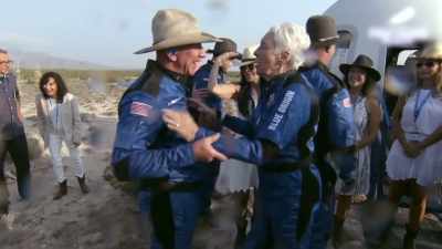 Og Funk på 82 bliver den ældste. - Space Titans: Musk, Bezos, Branson