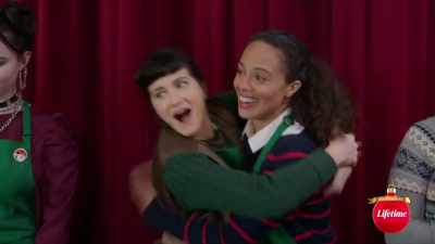 -Oh, alma, you won!
-[applause] - Under the Christmas Tree