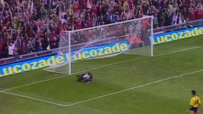 Oh! An absolute rocket
from Cantona! - The United Way