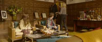 - Oh, where are you going?
- The ritz, darling! - Paddington 2
