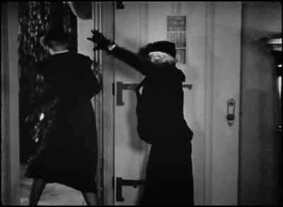 - Oh, Betty! What was that?
- I'll find out. - Sons of the Desert